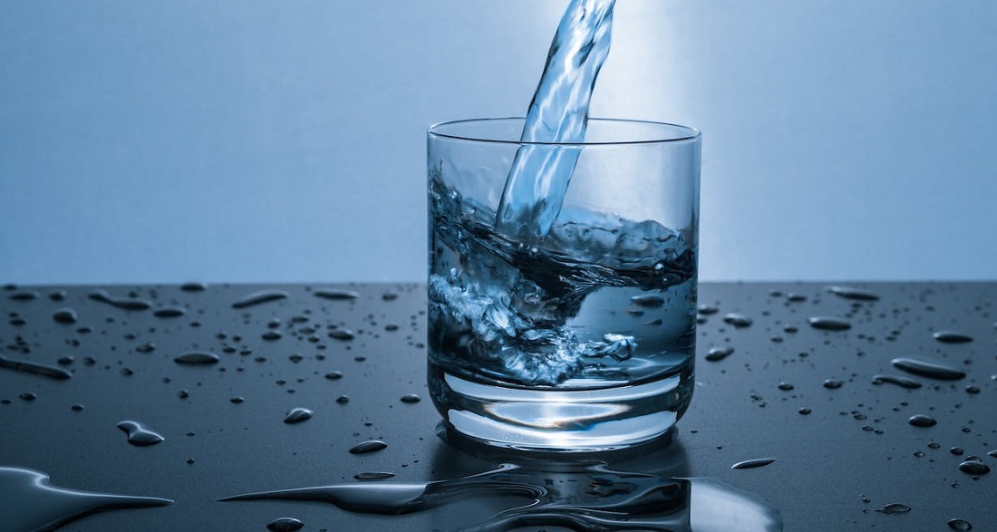 bicchiere di acqua