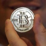 Bitcoin in Borsa a New York, Bce contro Sec: non ha valore di uso, ma solo di scambio, sbagliato consentire di tendere trappole agli allocchi di turno.