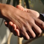 Mano molla, mano debole, mano stanca: sono tutti sintomi che nascondono rischi di patologie