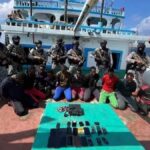 I pirati della Somalia, il ritorno 10 anni dopo, due bande con nave appoggio e barche veloci, Marina indiana e delle Seychelles in azione