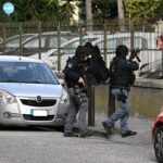 uomo barricato in casa napoli