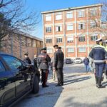 ragazzino finestra scuola ancona