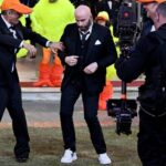 john travolta scarpe ansa