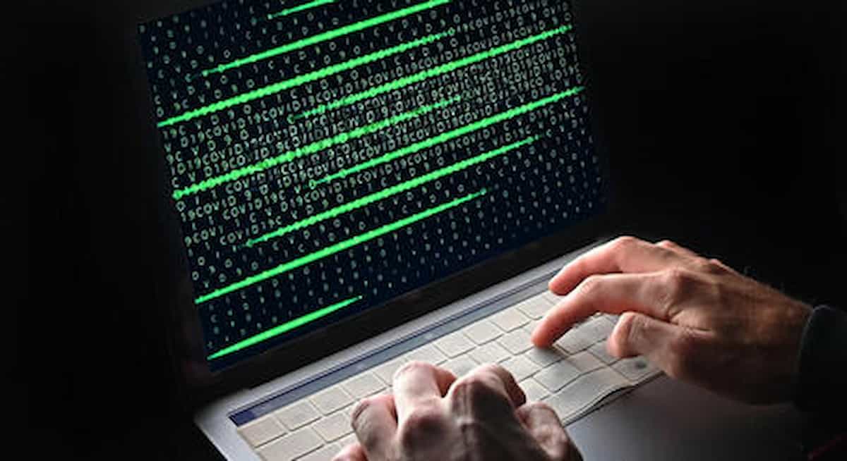 Haking, in Cina florida industria di privati, spiano il mondo, svelati da una chat, corruzione con soldi, donne e karaoke.