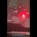 passeggino trascinato da uomo in scooter ad avellino