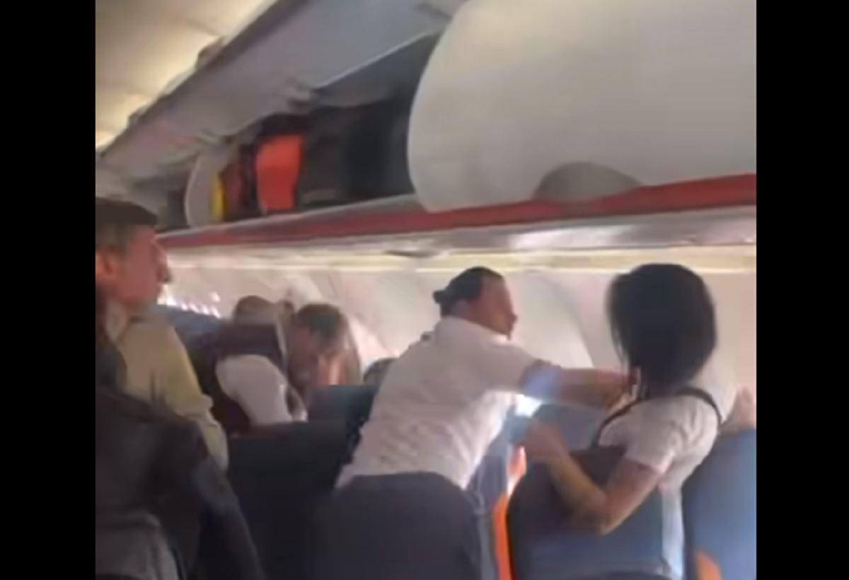 ibiza aereo passeggere lite