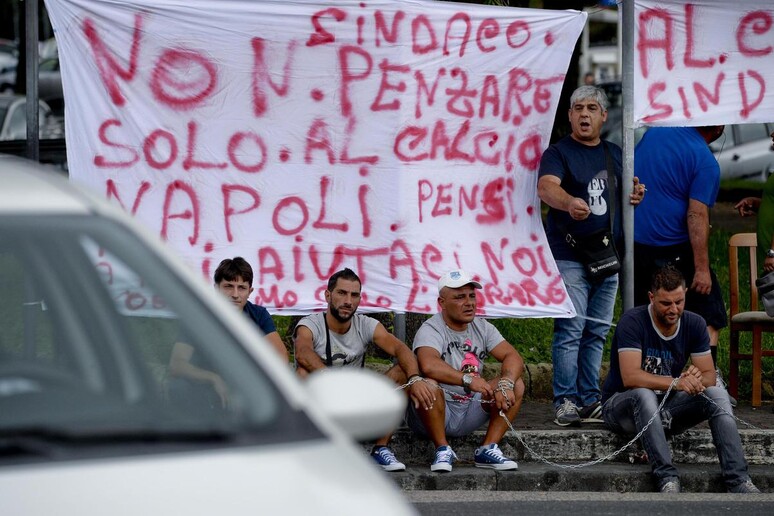 napoli parcheggiatori abusivi