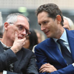 Guadagni all’americana per i top manager italiani, ecco quanto hanno incassato nel 2024, e il 2025 promette bene, tavares e elkann nella foto ansa