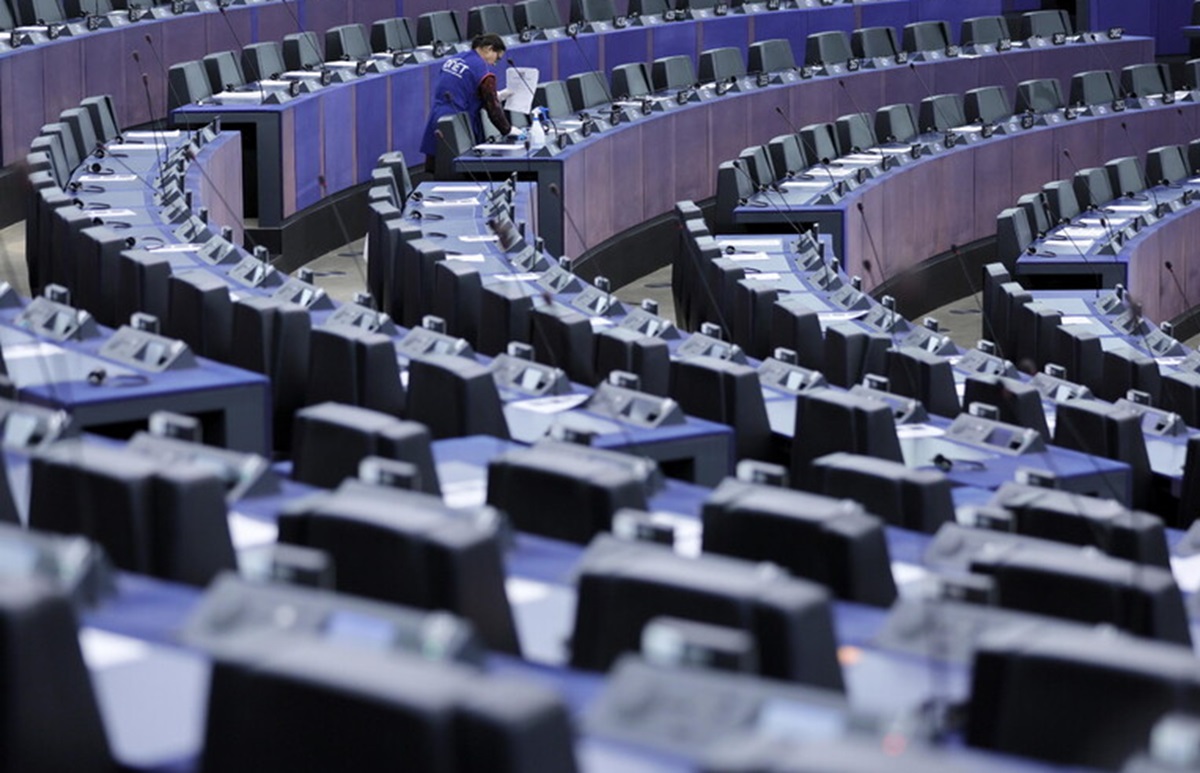 Ombre russe sul voto europeo. Soldi a parlamentari UE. Così Mosca pilota il voto