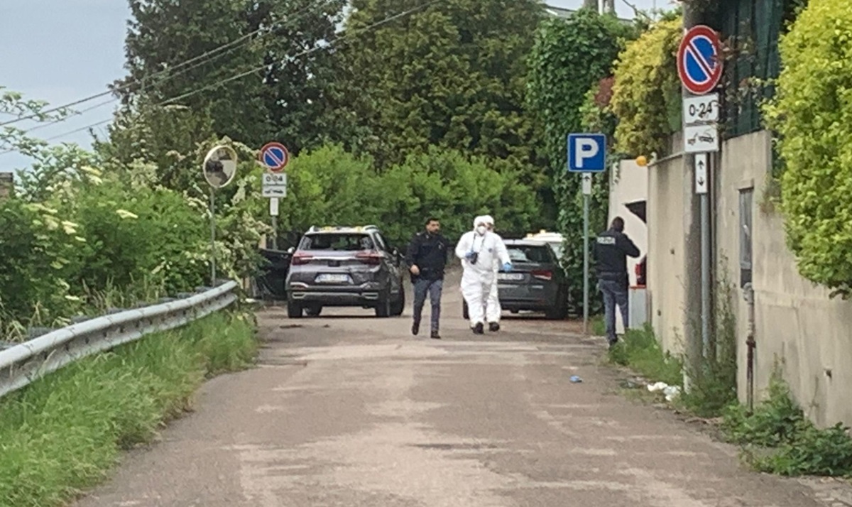 Sfregia con l'acido l'ex compagna e poi accoltella il padre di lei FOTO ANSA