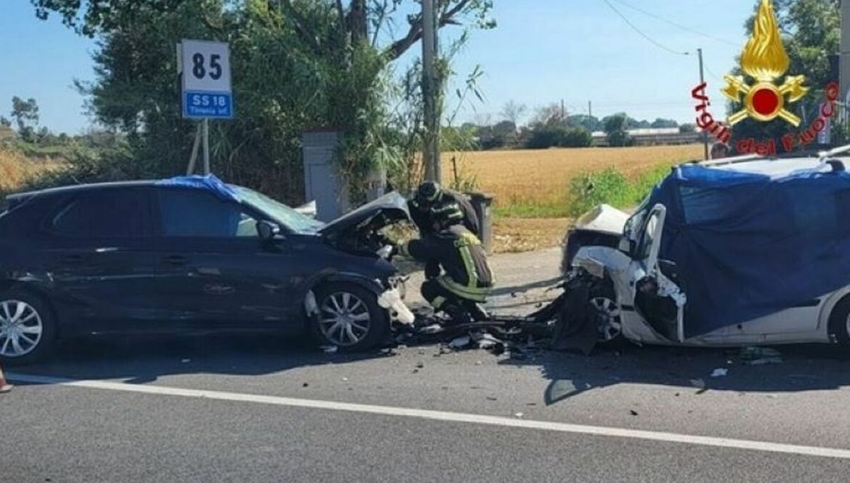 eboli incidente vigili del fuoco