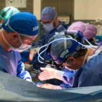 Si fanno rompere le gambe per allungarle, 32 mila $ in Turchia per crescere di 8 centimetri , nella foto Un'operazione