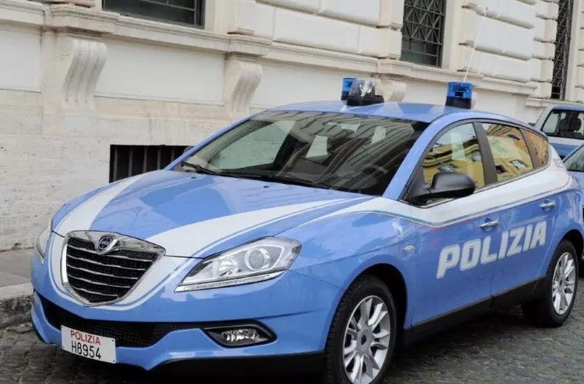 Una volante della polizia