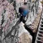 bambini con i genitori sulla ferrata
