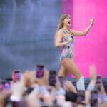 Taylor Swift dietro le quinte, in una nuova serie in sei parti su Disney, le date e il trailer, nella foto taylor swift in concerto a milano