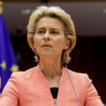 Ursula von der Leyen in giacca rosa e atteggiamento di comando, ha ridato fiato ai verdi