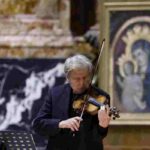 Trovano un violino tra i rifiuti