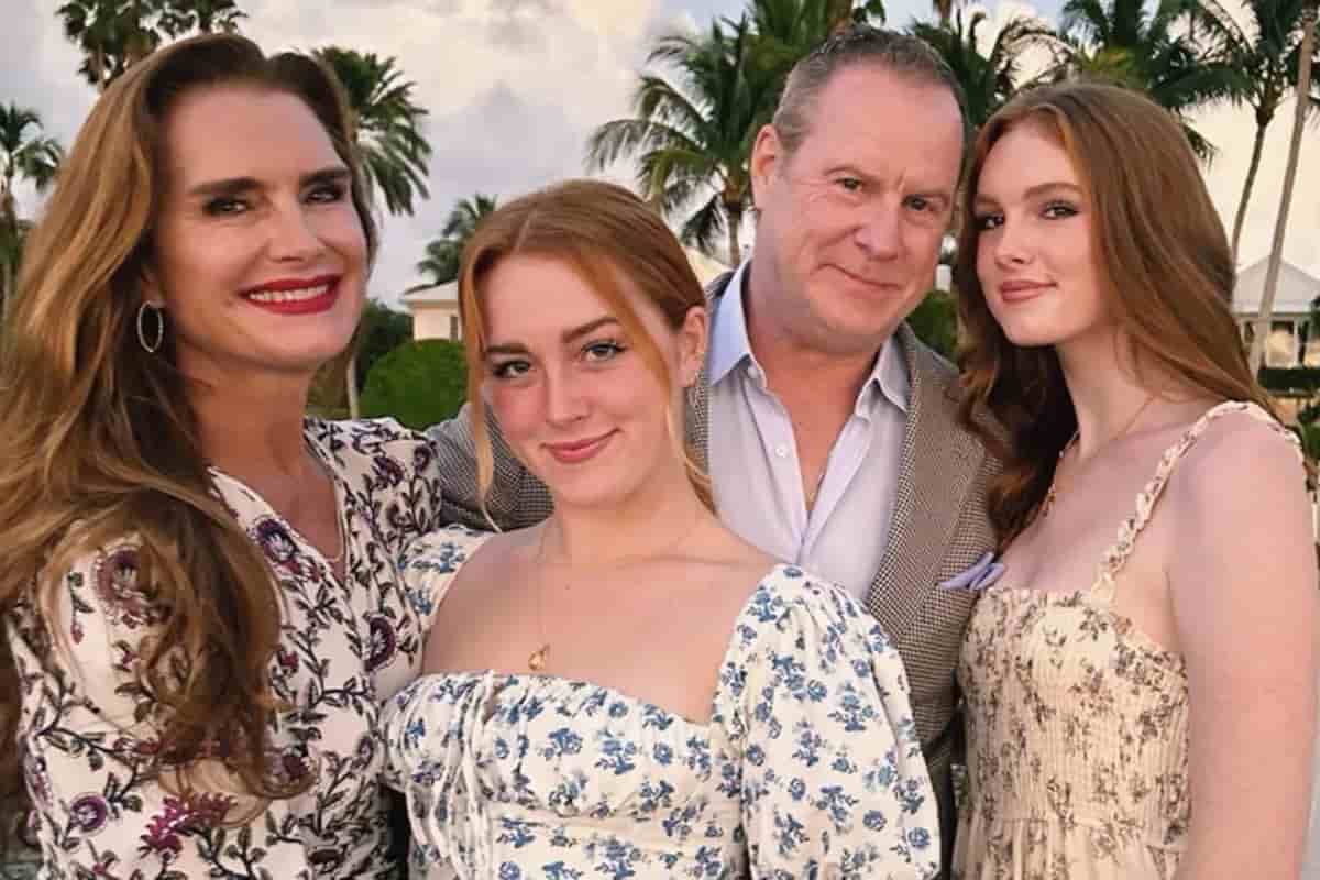 Brooke Shields con marito e figlie oggi
