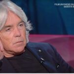 ivan zazzaroni con il viso appoggiato ad una mano