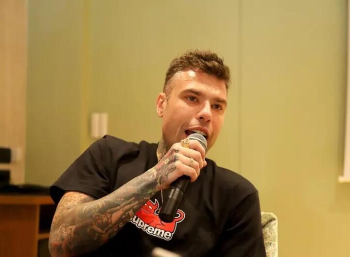 Il sogno di Schlein non è come il sogno di Osman: il suo mongolo si chiama Conte, ecco come lo manda in frantumi , nella foto Fedez in conferenza stampa