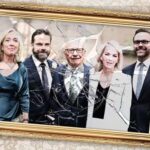 Pace in casa Murdoch, volano assegni da 1 miliardo di dollari, una foto della famiglia Murdoch