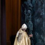 Giubileo, aperta la porta santa di San Giovanni