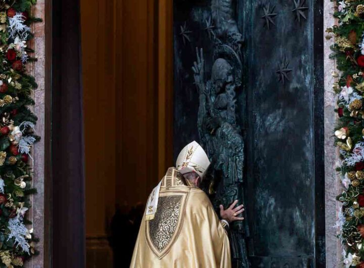 Giubileo, aperta la porta santa di San Giovanni