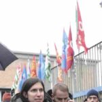 Elly Schlein fuori i cancelli Stellantis