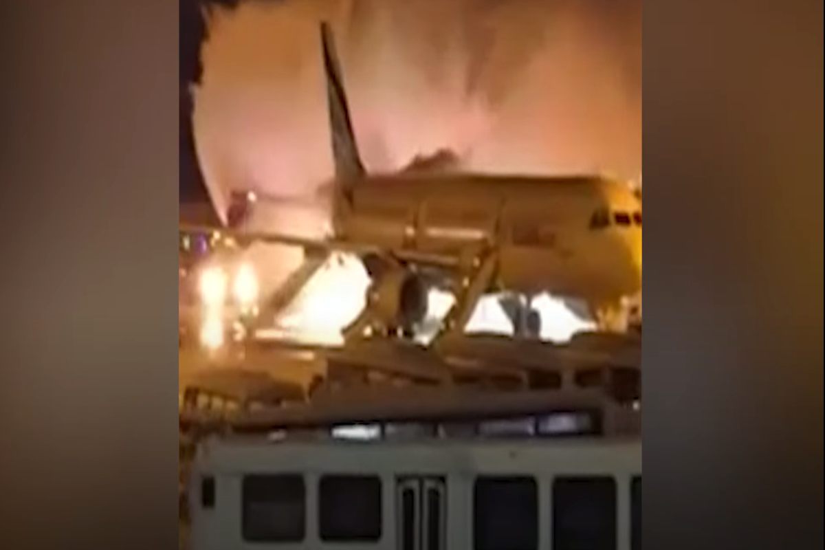 Aereo in fiamme in Corea del Sud