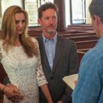 Un matrimonio minato da 30 anni di differenza, sposati dopo appena per 13 giorni, lui morto lei in carcere, il giorno delle nozze