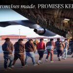 La foto dei migranti in catena postata dalla Casa Bianca