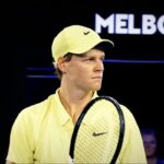 Sinner esulta dopo un punto contro Zverev