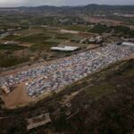 Auto abbandonate a Valencia dopo l'alluvione
