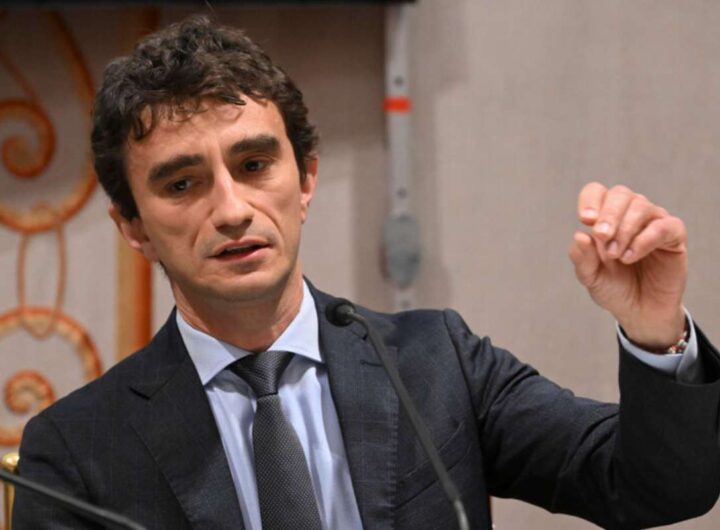 Italia in confusione mentale: vigilia di elezioni, match Meloni-Mattarella, dubbi su Sinner e Musetti, nella foto Galeazzo Bignami di Fratelli d'Italia