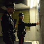 carabinieri alla porta