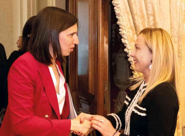 Una Grosse Koalizion Meloni-Schlein in Italia? Scenario aperto dal voto dei putiniani, Lega e M5stelle, Elly Schlein e Giorgia Meloni, nella foto