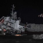 La nave cargo incagliata a Marina di Massa