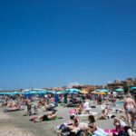 panoramica di una spiaggia di ostia