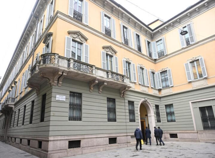 Piazzetta Cuccia e il palazzo di Mediobanca