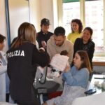 Neonata rapita a Cosenza, l'abbraccio con la madre dopo il ritrovamento