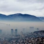 Sarajevo avvolta nello smog in una foto del 22 gennaio 2025