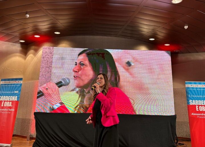 Alessandra Todde incampagna elettorale in Sardegna