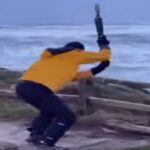 Il reporter che in Irlanda rischia di cadere di sotto