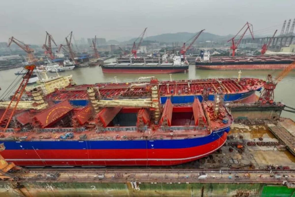 La Cina sta costruendo chiatte mostruose: è per invadere le coste di Taiwan o per intimidire i suoi vicini?