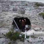 L'uomo che da due anni vive in una grotta