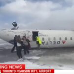 aereo ribaltato a toronto