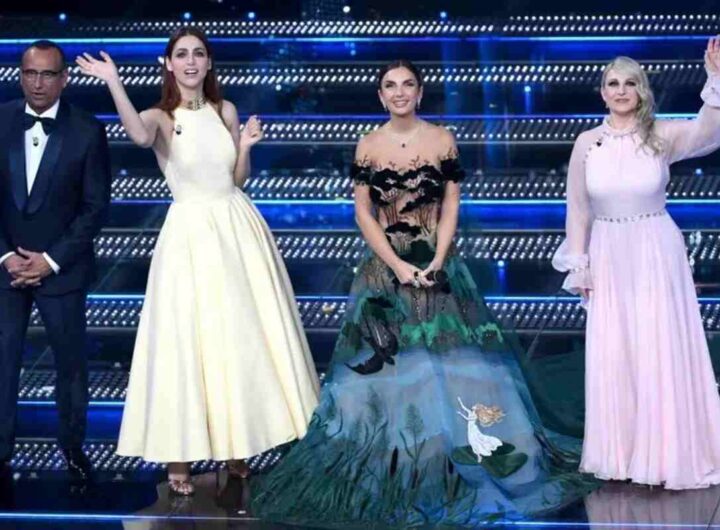 Carlo Conti insieme a Miriam Leone, Elettra Lamborghini e Katia Follesa