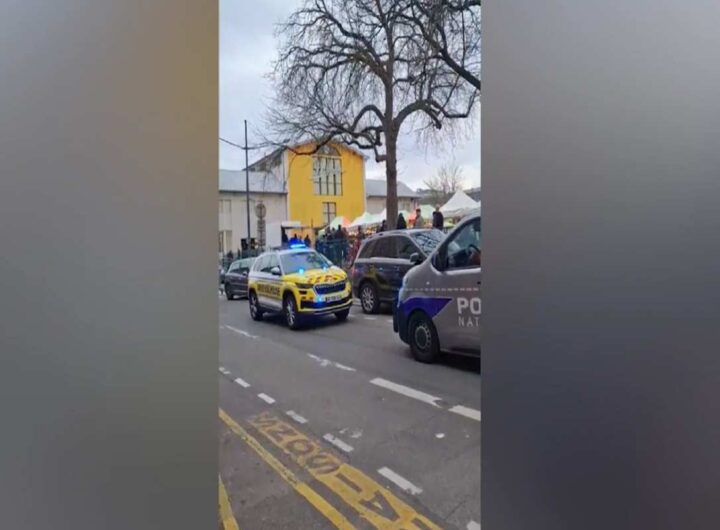 Una scena del luogo in cui in Francia un uomo ha accoltellato i passanti