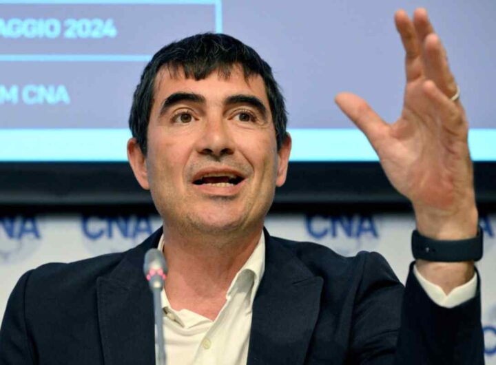 Il pianto della sinistra: Italia a pezzi, Istat smentisce, Renzi piange, Maggioni se la gode , nella foto Nicola Fratoianni