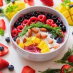 una ciotola di frutta e yogurt